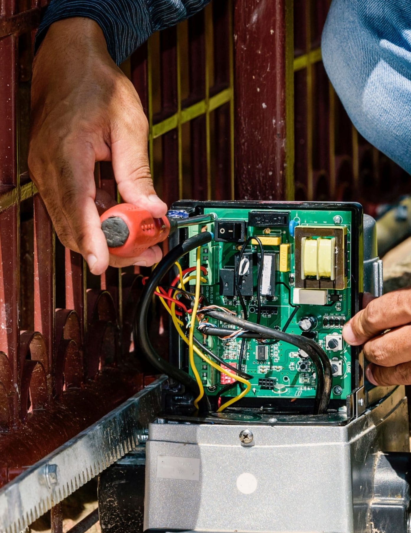 Otomatik Kapı Sistemleri Seçerken Nelere Dikkat Edilmeli? İşletmeler İçin Profesyonel Rehber